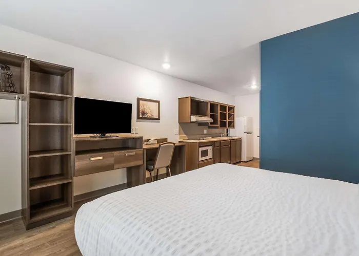 Top Hotels Near Hollywood Burbank Airport