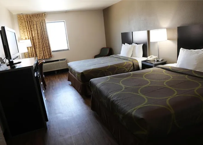 Best Romantic Hotels in Columbus with Hot Tub Suites