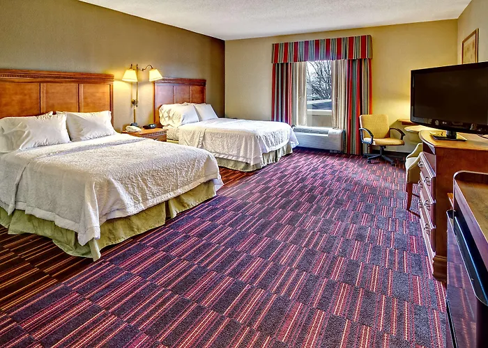 Best Hotels with Waterslides in Cleveland